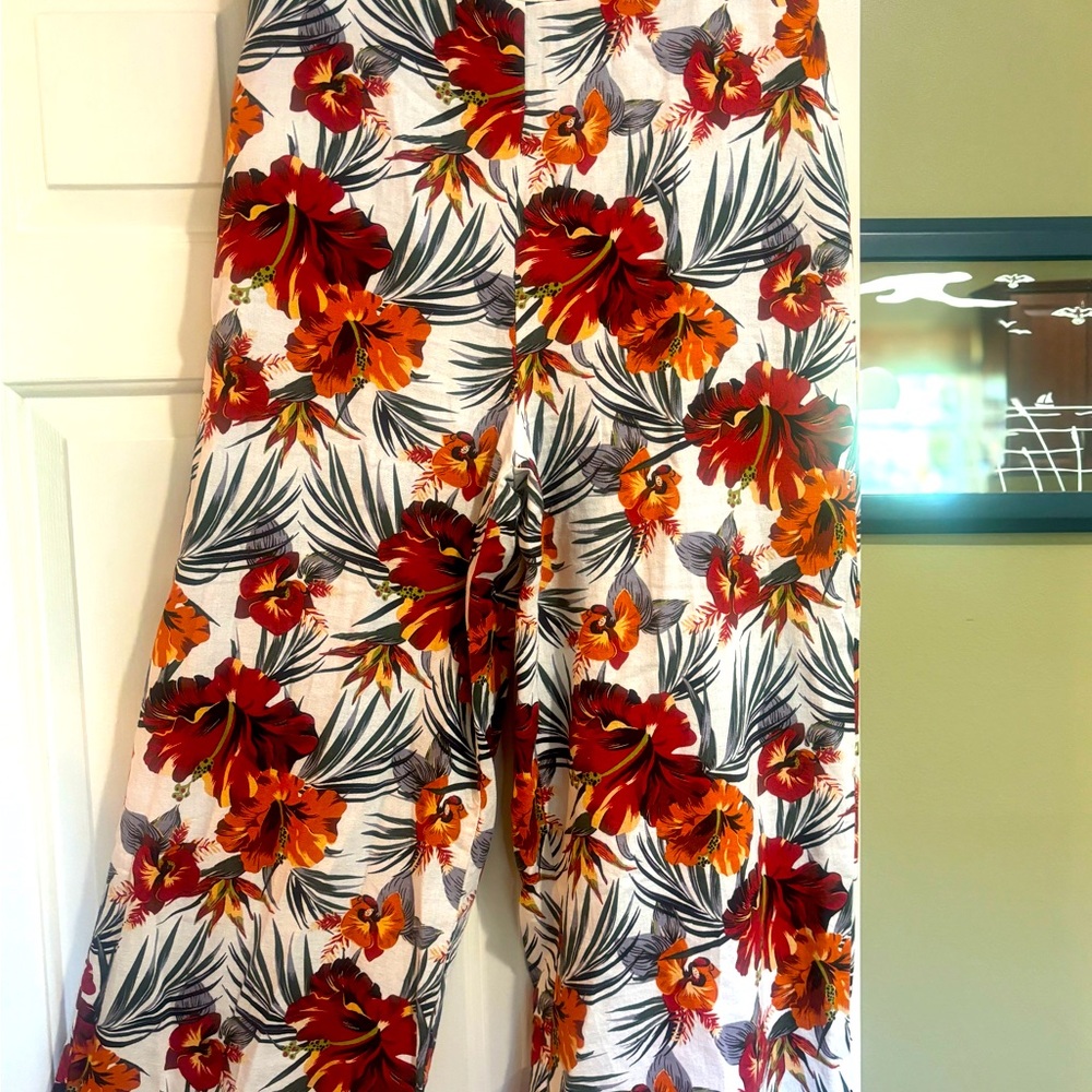 Casual tropical print capri length linen like